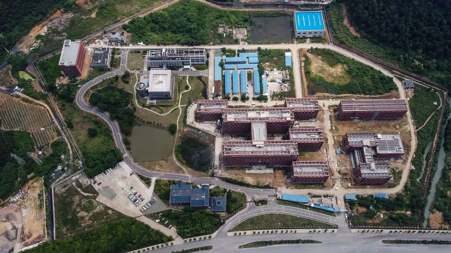 Wuhan Institute of Virology er et større samlet kompleks af bygninger, der ligger i millionbyen i Hubei-provinsen i Kina.