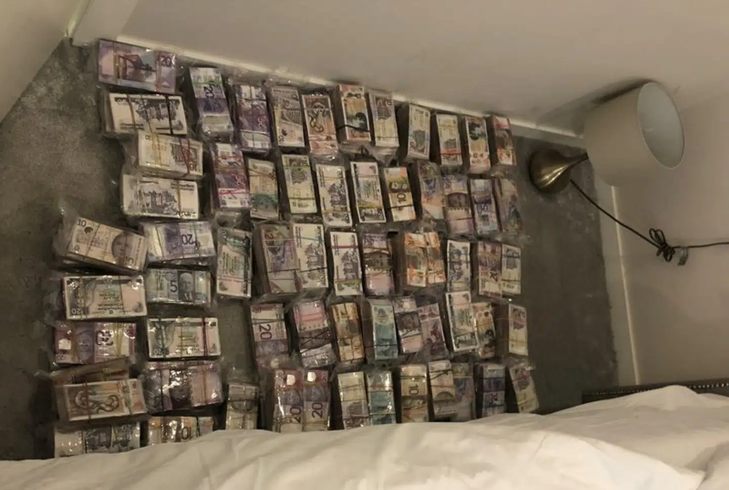 De fem millioner pund, som er blevet beslaglagt.