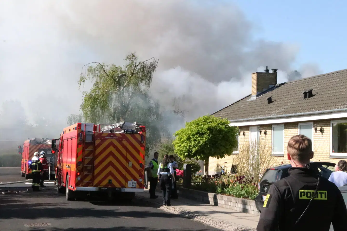 Røgen kunne ses på lang afstand.