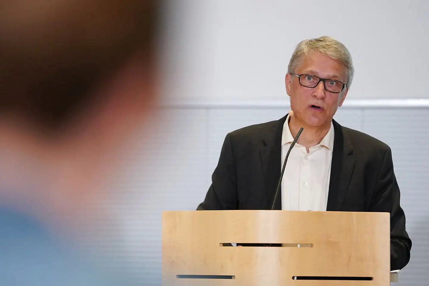På pressemødet fastslog kommissionsformand Torben Tranæs, at indvandrere samlet set ikke bliver sat ned i ydelse som følge af kommissionens anbefalinger, men at der vil være en større omfordeling i gruppen.