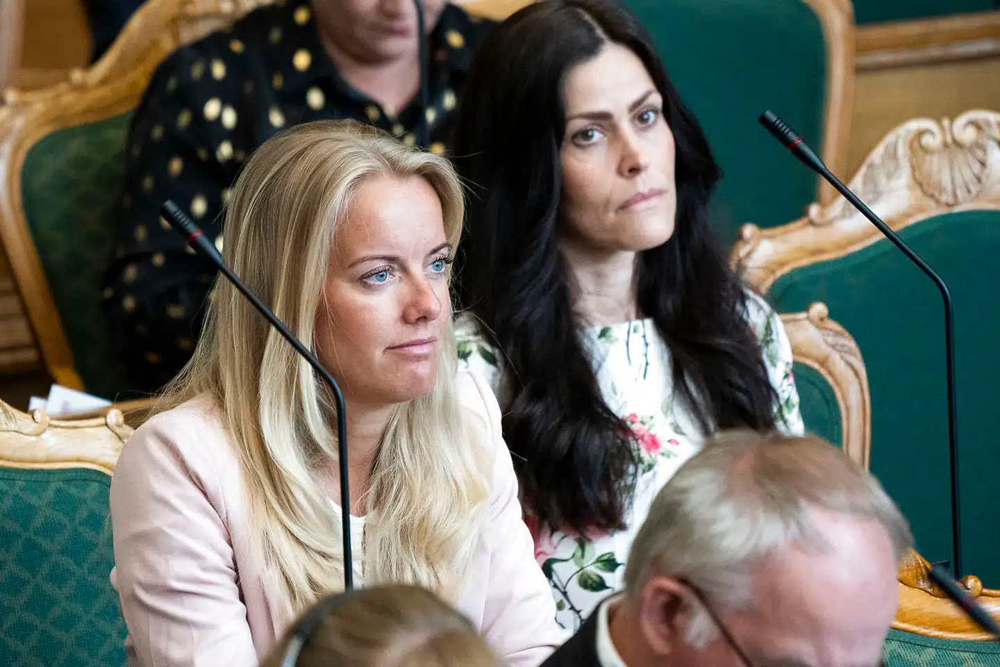 Ifølge en opgørelse fra april 2021 er Nye Borgerliges Lars Boje Mathiesen og Mette Thiesen nogle af de folketingspolitikere, der hyppigst kommenterer Facebook-opslag fra nyhedsmedierne.