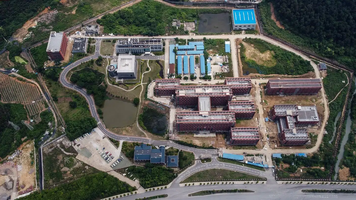 Wuhans Institut for Virologi spreder sig over et stort område.