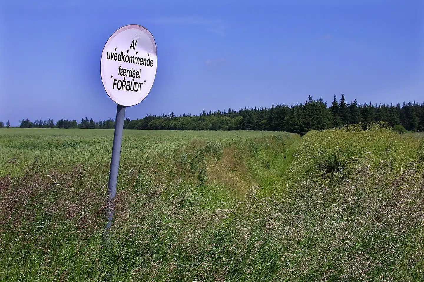 Den gennemsnitlige kommune har op mod 800 barrierer, der forhindrer borgeres adgang til naturen. Omtrent 150 af skiltene er i gennemsnit skræmmeskilte.