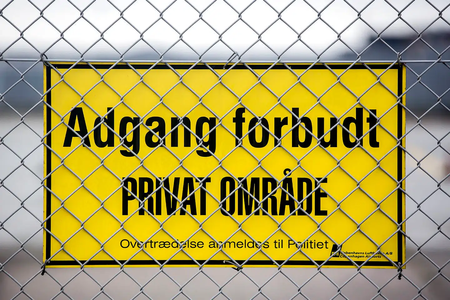 Det kan være svært for borgere at vide, hvilke skilte der er lovlige, og hvilke skilte der er ulovlige. Derfor foreslår lektor, at man finder et helt nyt system for skiltning.