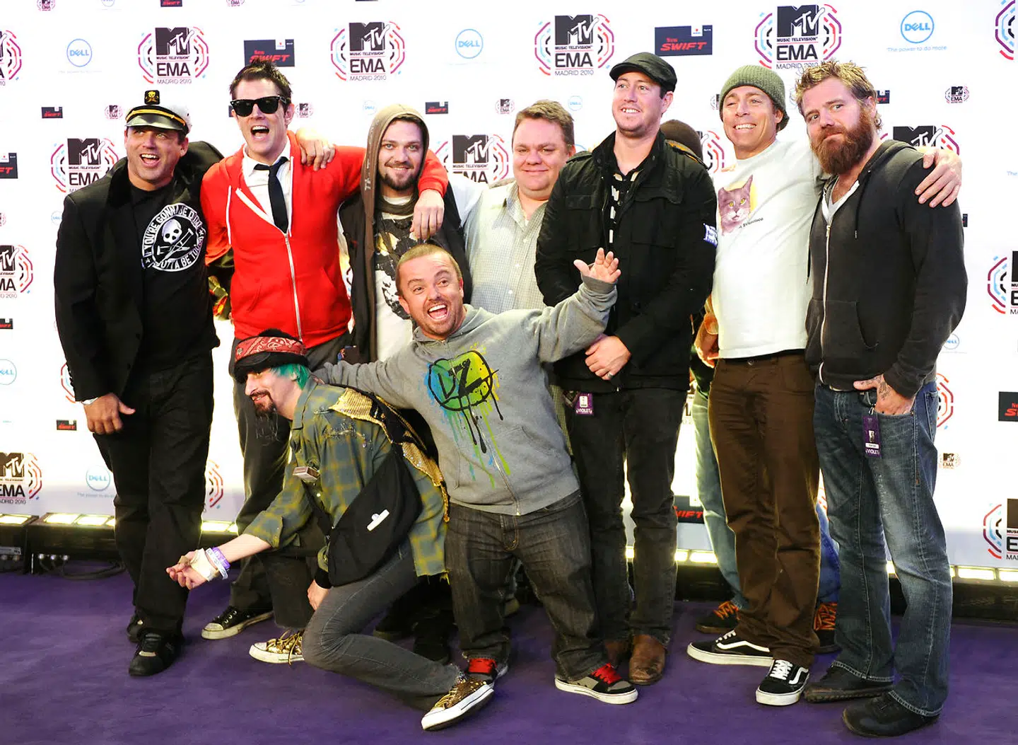 Jackass teamet, mens der endnu var god stemning på holdet. Her er de fanget til en premiere i 2010. Det er Johny Knoxville med armen om Bam Margera. Foto DOMINIQUE FAGET.