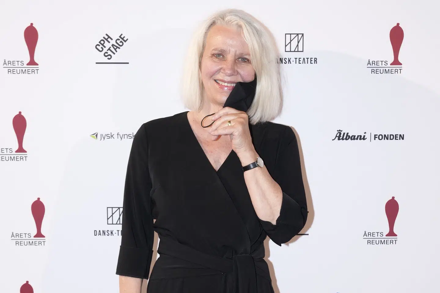 Kirsten Olesen kunne søndag aften tage hjem fra Årets Reumert med prisen for årets bedste kvindelige hovedrolle. Kirsten Olesen fik prisen for hendes portræt af nazilederen Joseph Goebbels sekretær i forestillingen Et Tysk Liv, Der gik på Det Kongelige Teater. Claus Bech/Ritzau Scanpix