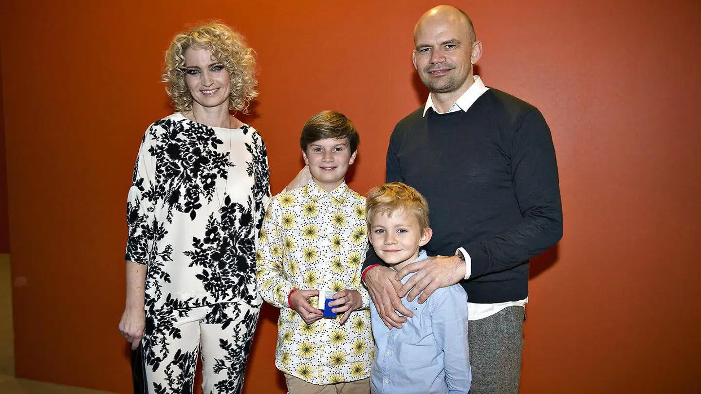 Arkivfoto af Jesper Vollmer med sin hustru, Annette Heick, og deres to sønner.