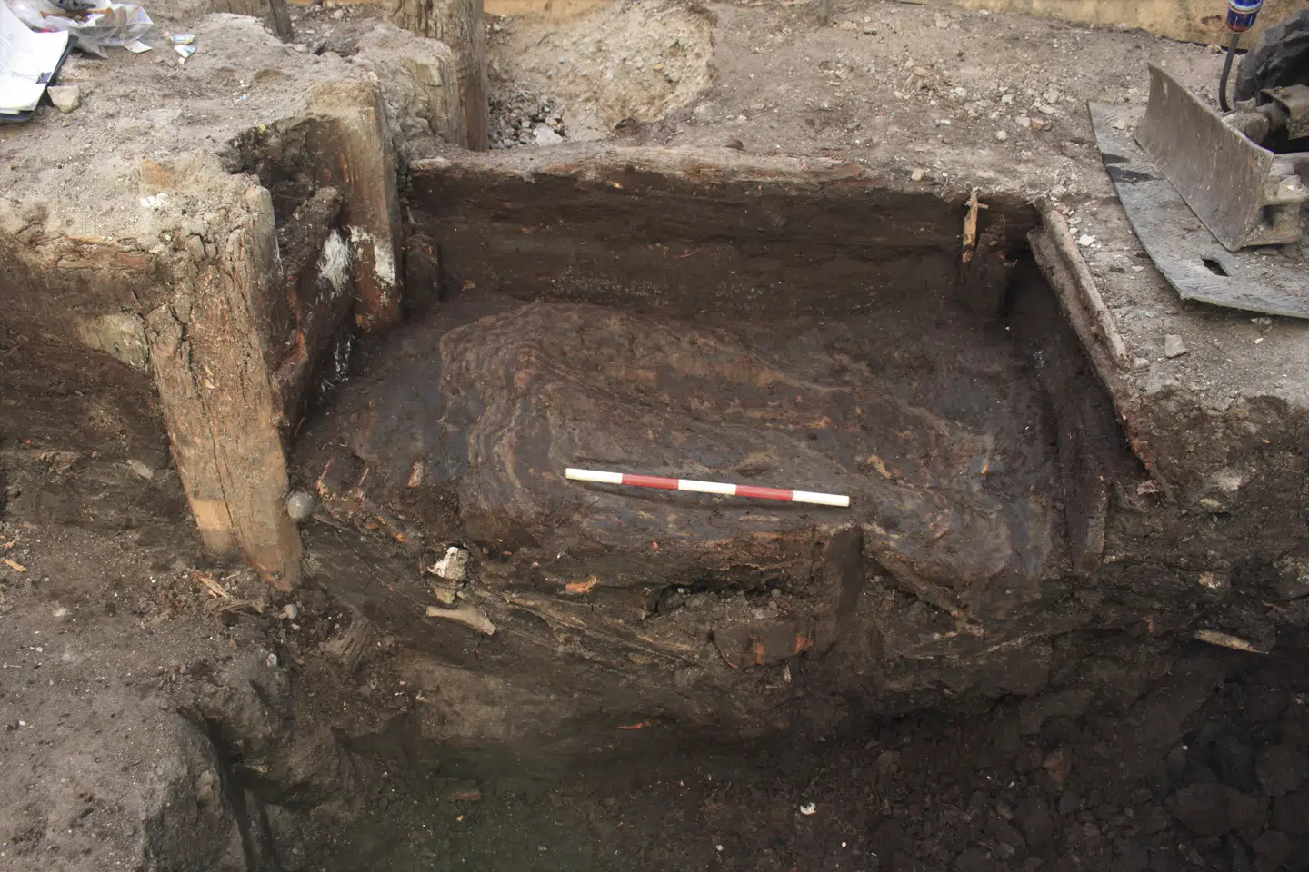 Selv efter 400 år kan afføringslag afsløre, hvordan københavnerne levede i 1600-tallet. Her en af de 18 latrinkasser, der dukkede op under udgravningen under det nye hotel i Købmagergade.