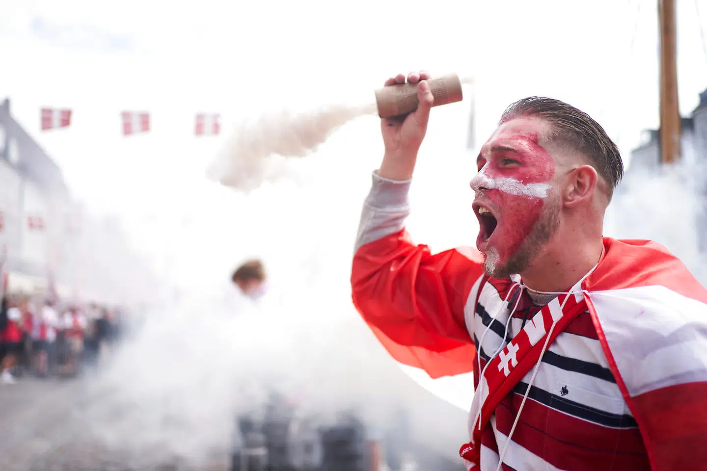 Der var intet mådehold over stemningen i Nyhavn blot nogle timer før, at Danmark sparker EM-slutrunden i København i gang.