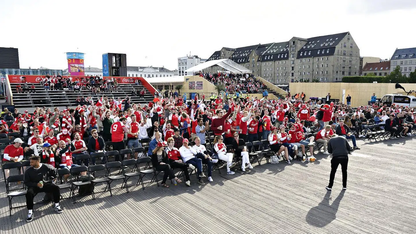 Selvom der var helt udsolgt til storskærmsarrangementer i forbindelse med Danmarks EM-kamp mod Finland lørdag, så var der fortsat mange tomme pladser.