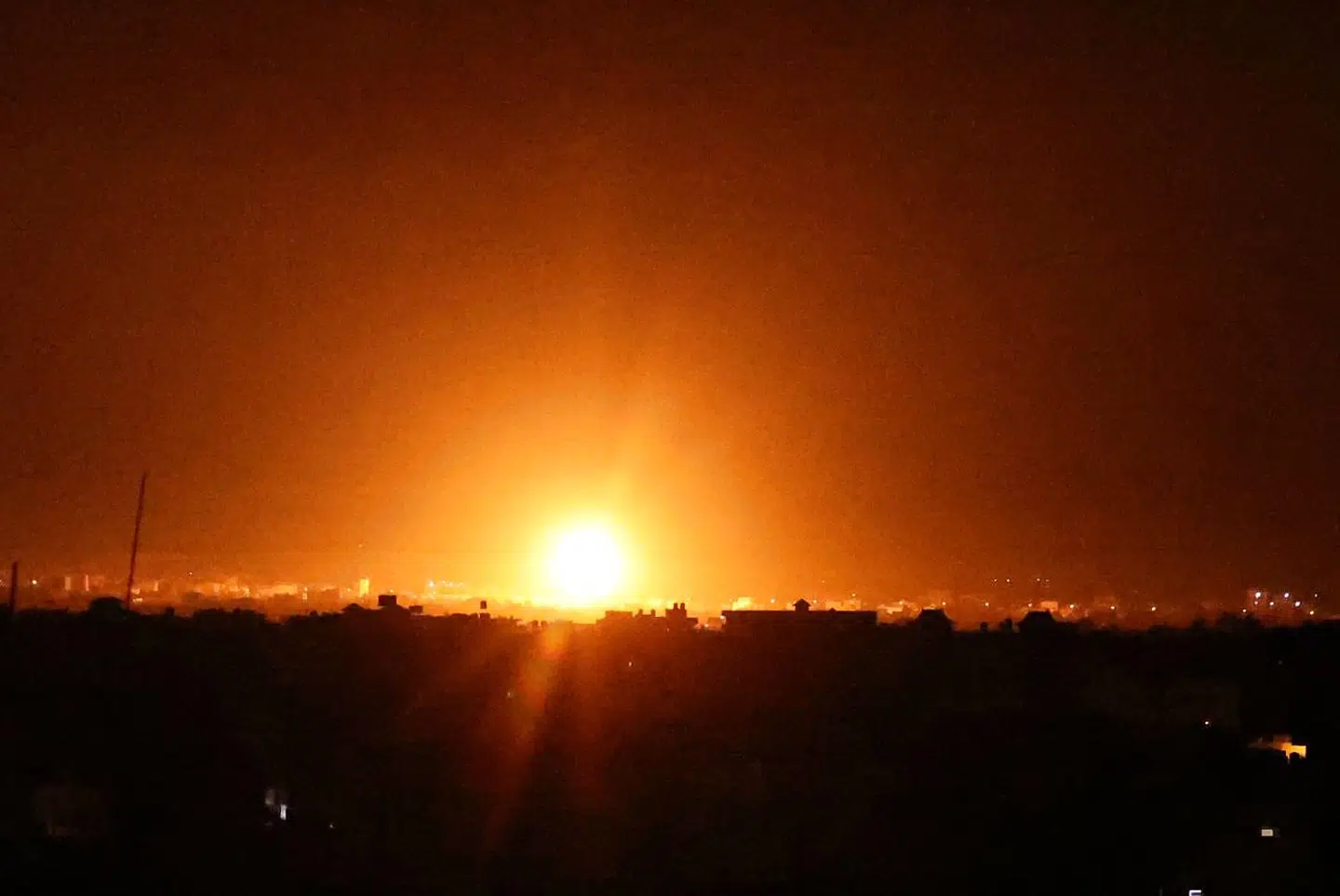 Efter fire uger er våbenhvilken mellem Israel og Hamas brudt.