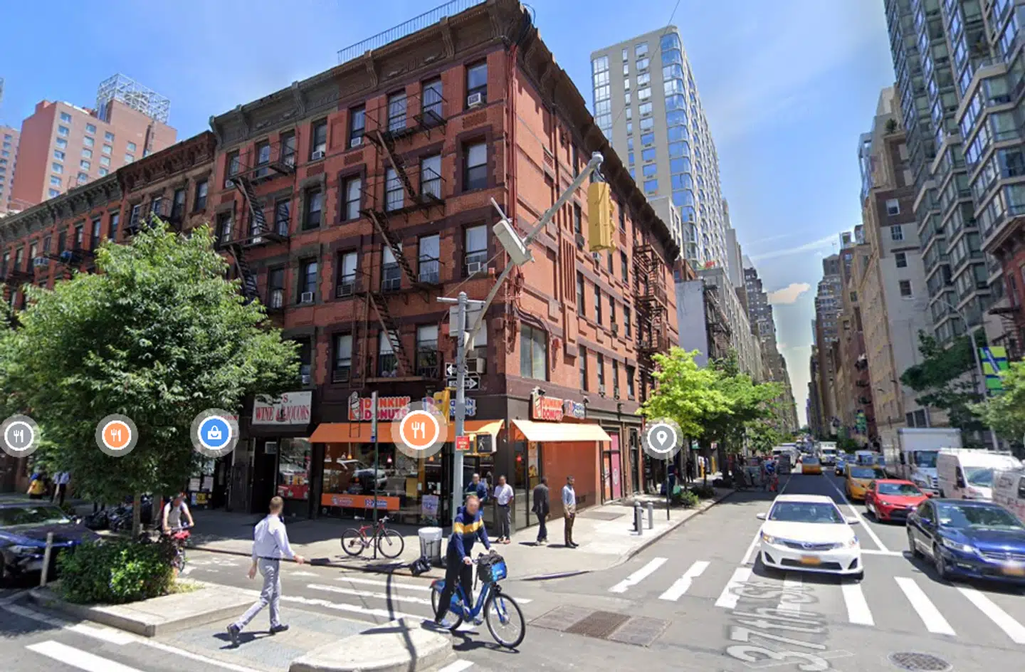 Den australske kvinde blev voldtaget i denne bygning i New York, hvor hun havde lejet en lejlighed med sine venner gennem Airbnb.