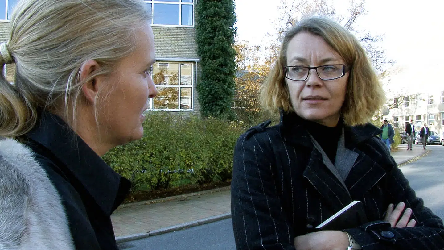 Ulla Østergaard (th.) er stoppet som redaktionschef på TV 2 efter hård kritik af hendes rolle i den såkaldte grønlandssag. Arkivfoto: DR