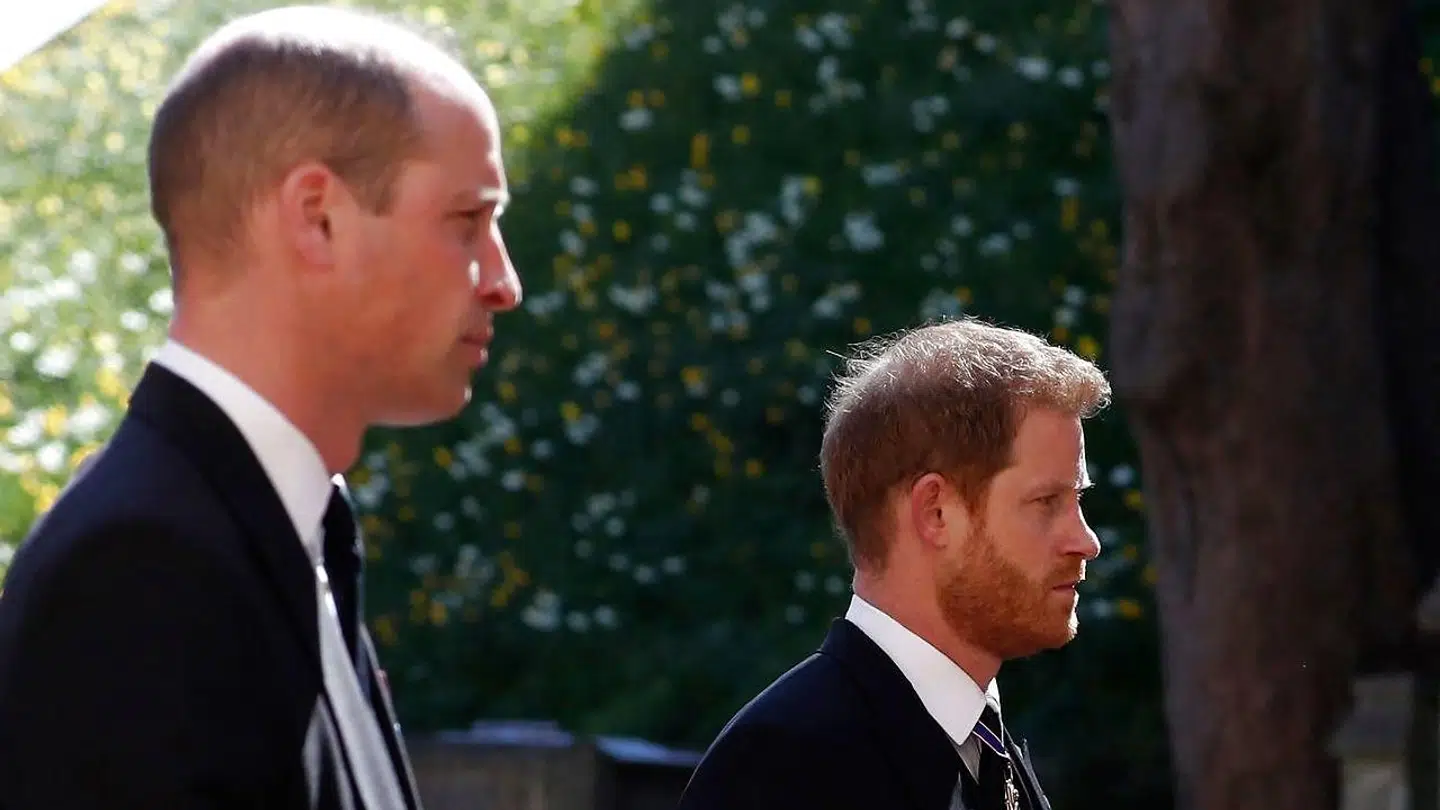 Forholdet mellem William og Harry har været meget dårligt længe. Her ses parret ved deres farfar, prins Philips, begravelse.