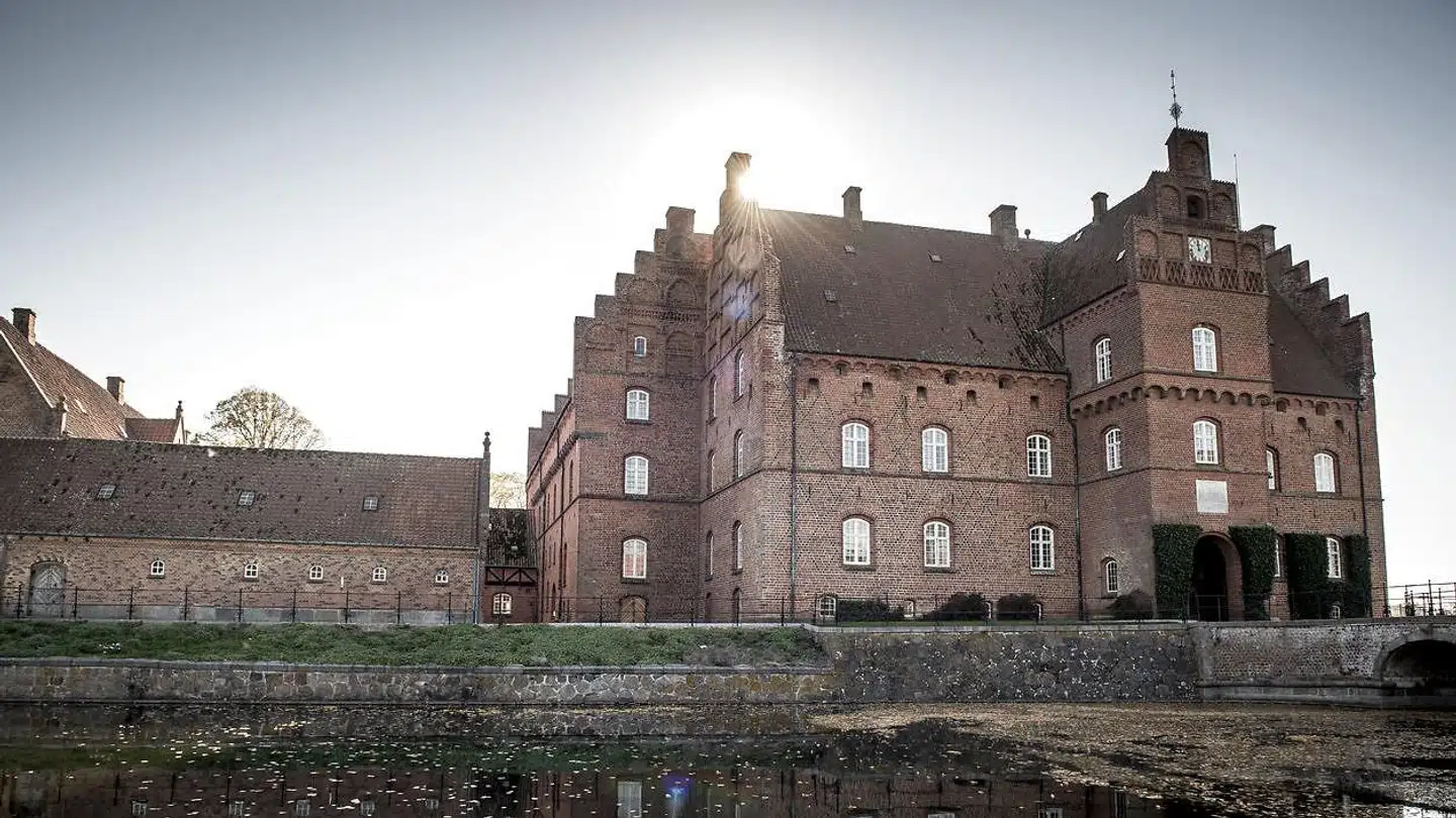 Gisselfeld Slot har været rammen om et kæmpe familieopgør i en af landets fineste adelsfamilier.