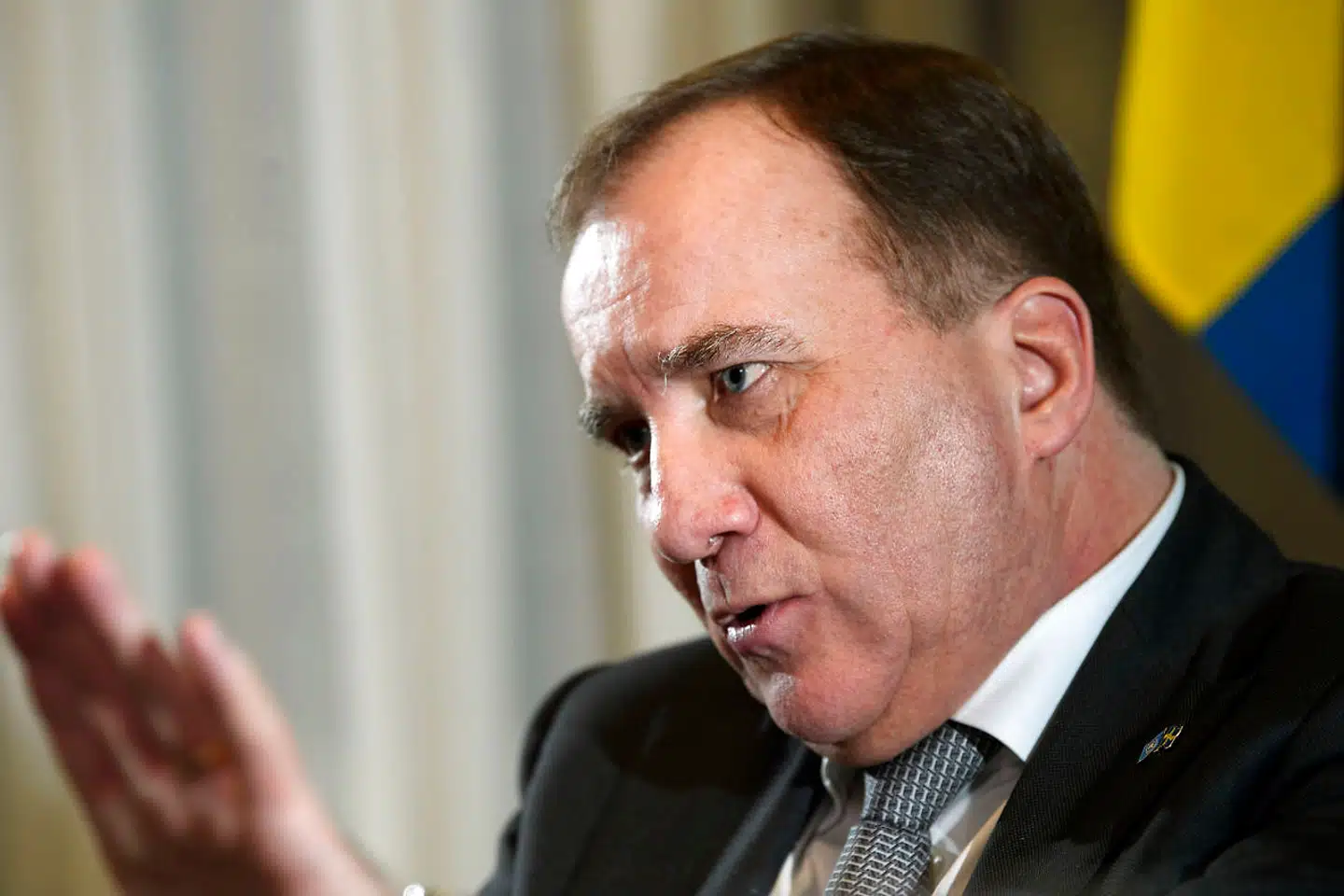 Sveriges statsminister væltes ved mistillidsafstemning.