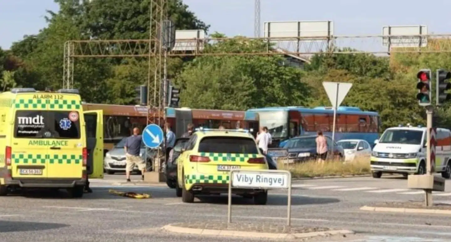 Den 31-årige betjent blev ramt med stor kraft. Han er i koma og er fortsat i livsfare. Han er blevet opereret i hjernen efter flere hjerneblødninger, ligesom begge hans lunger klappede sammen ved påkørslen. Foto: Presse-fotos.dk