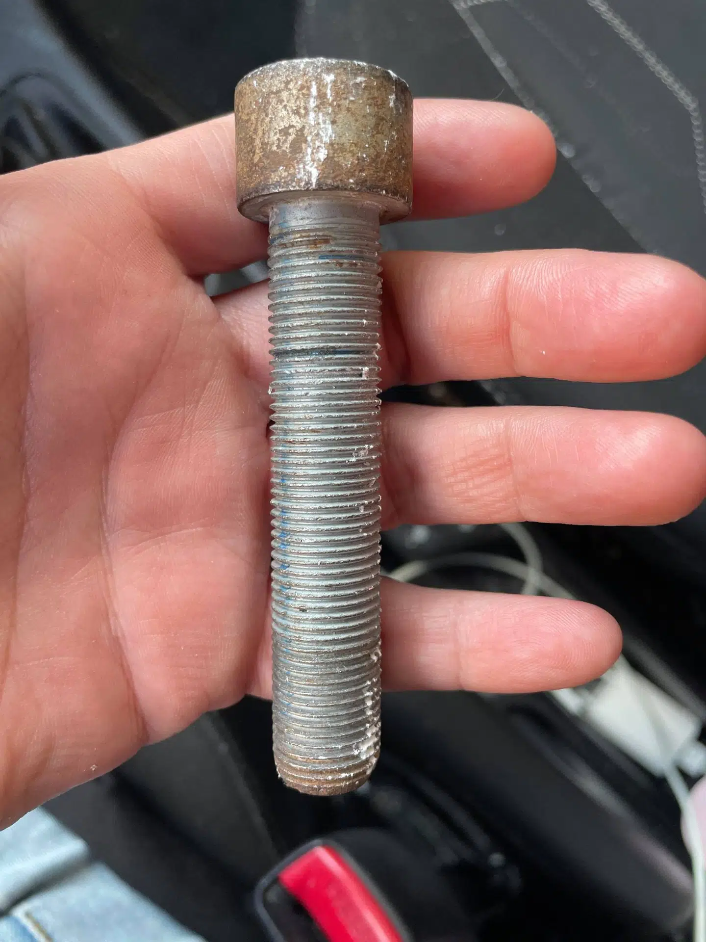 Hjulbolten i Camillas hånd