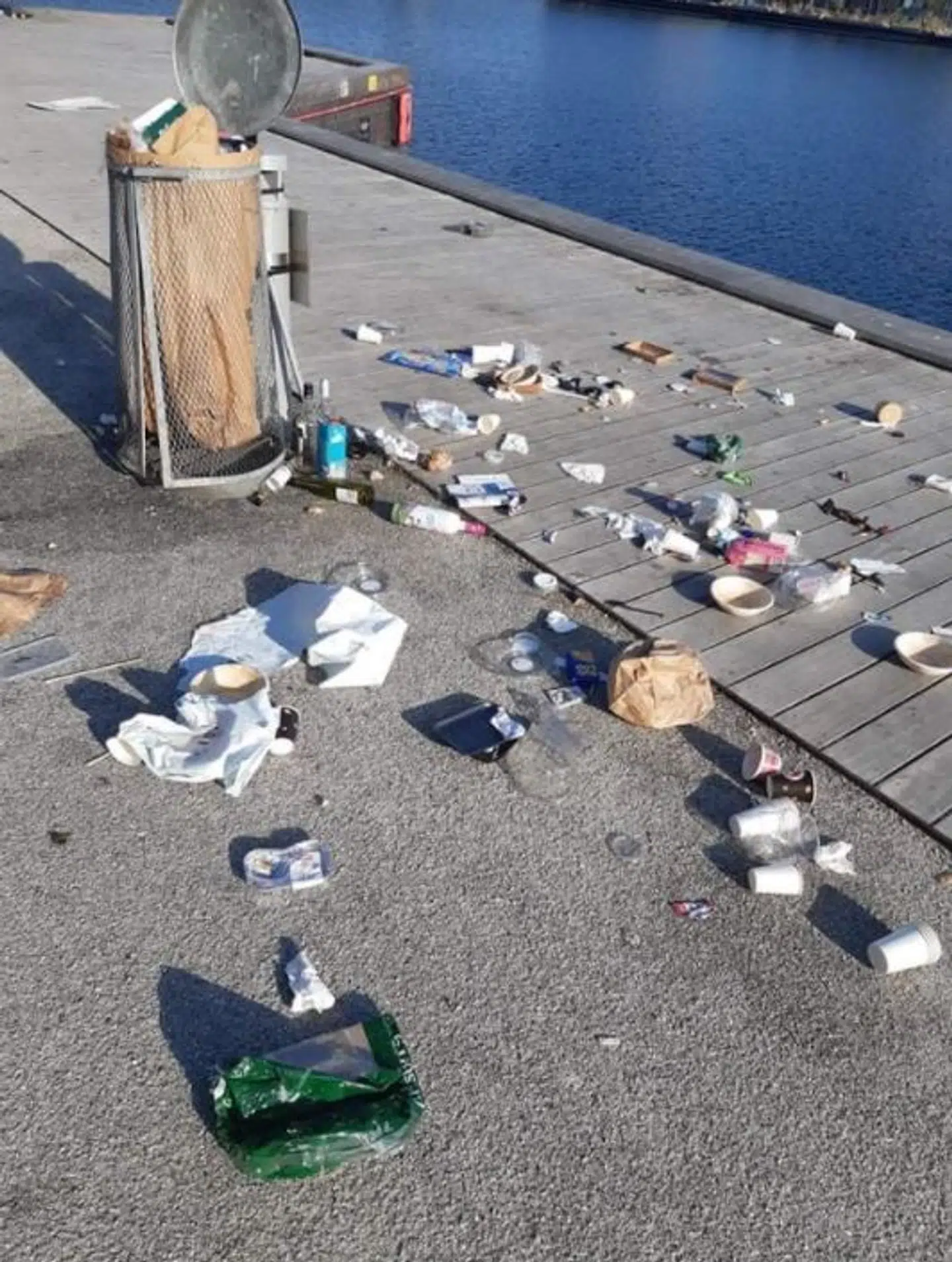 Efterladenskaber fra festlighederne.