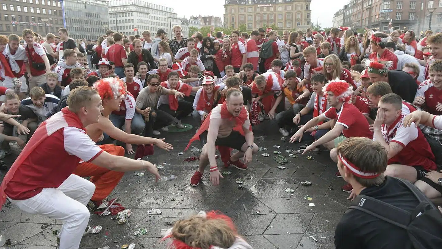 EM-fodboldfans erter aftenens kamp hvor Danmark vandt over Wales i Amsterdam lørdag den 26. juni 2021.