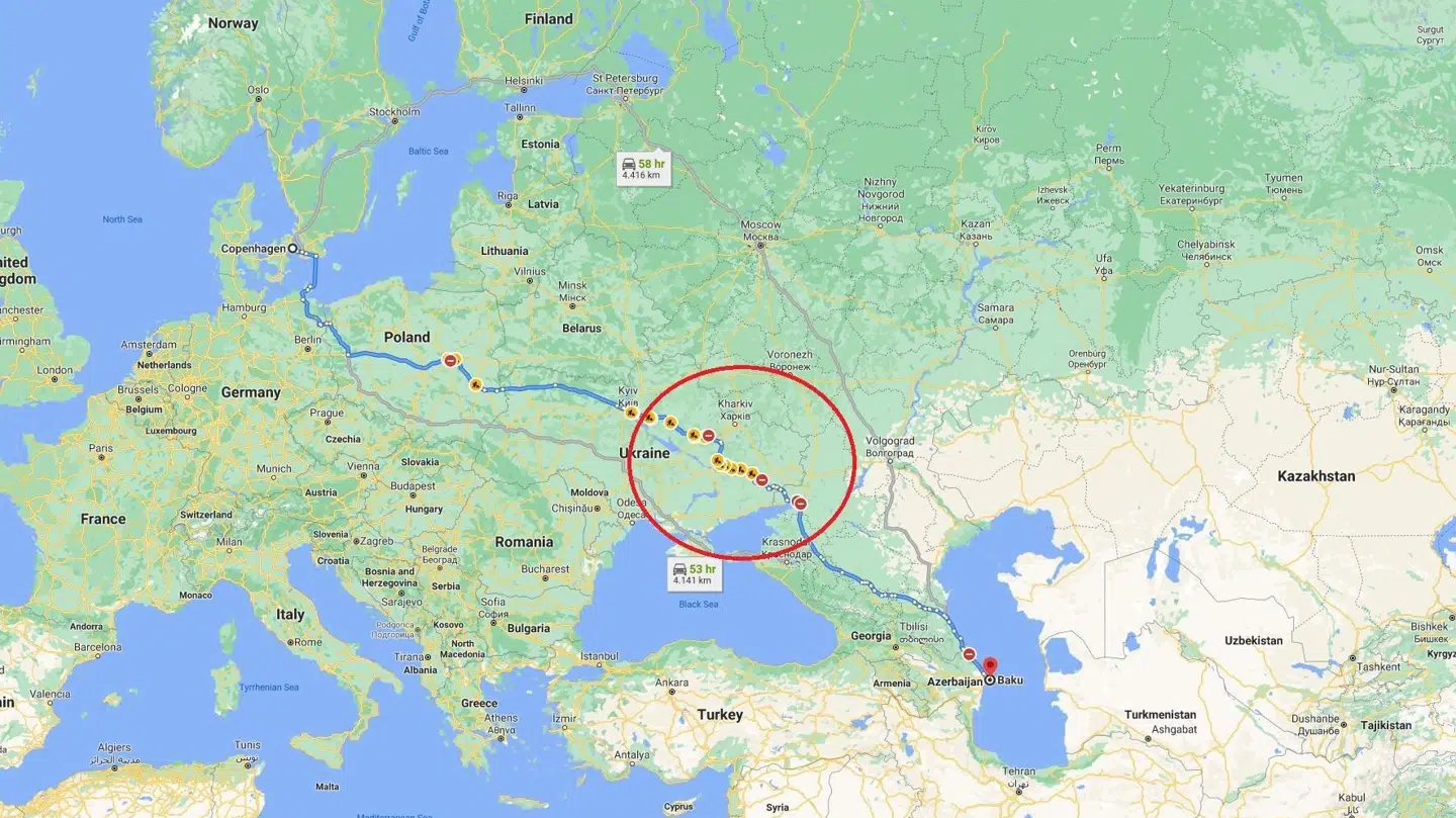 Her er Google Maps foretrukne rute fra København til Baku. Den går over det krigshærgede østlige Ukraine.