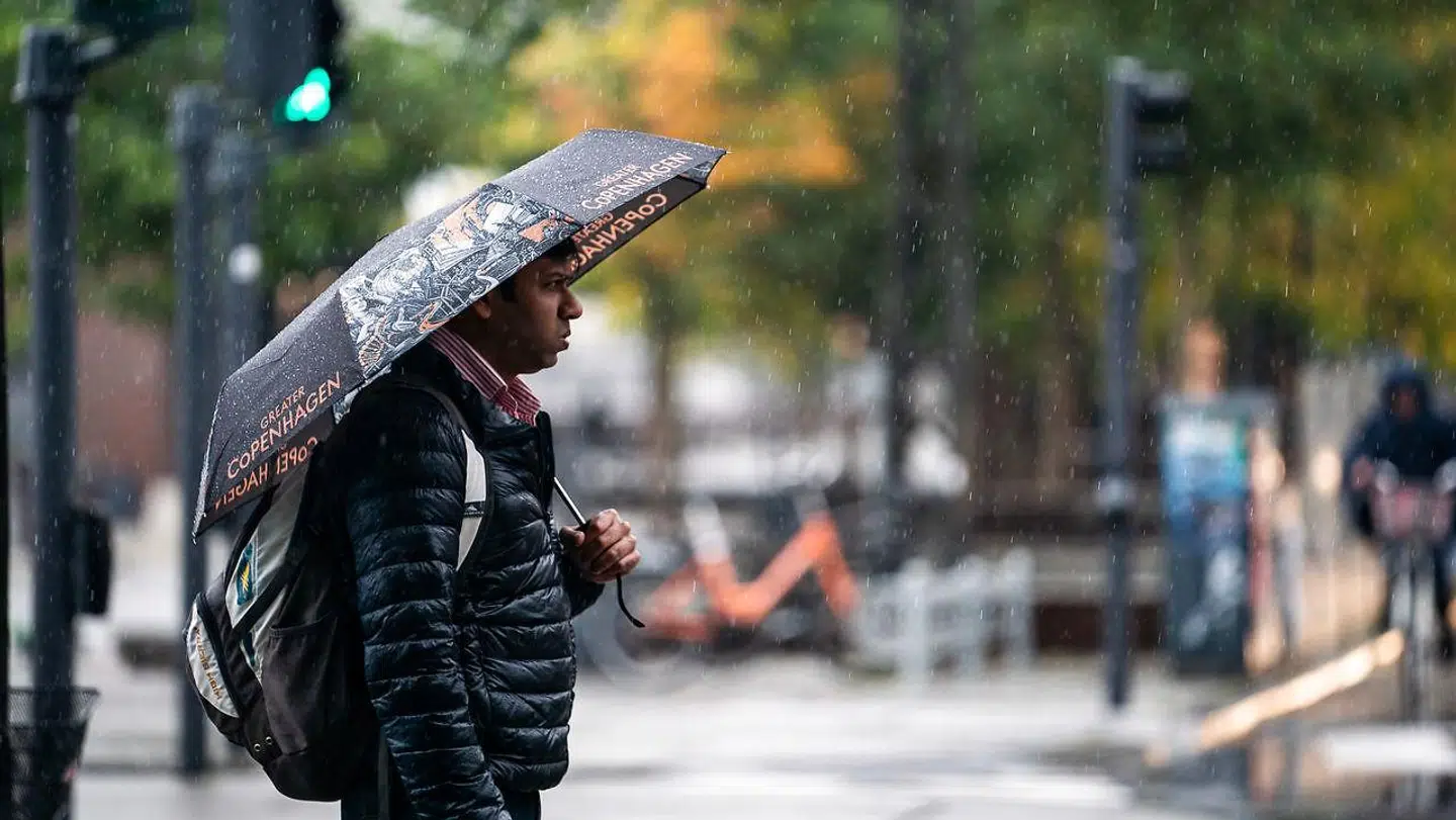 Torsdag bliver våd i den østlige del af landet, mens de fleste jyder får tørt og solrigt vejr. (Arkivfoto)