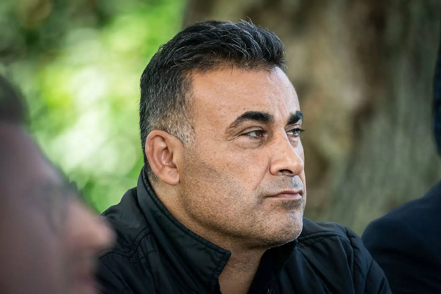 I alt er otte personer søndag stået frem i Berlingske med skriftlige eksempler på og dokumentation for, at Naser Khader har forsøgt at true dem til tavshed. Nu har Naser Khader sygemeldt sig med stress.