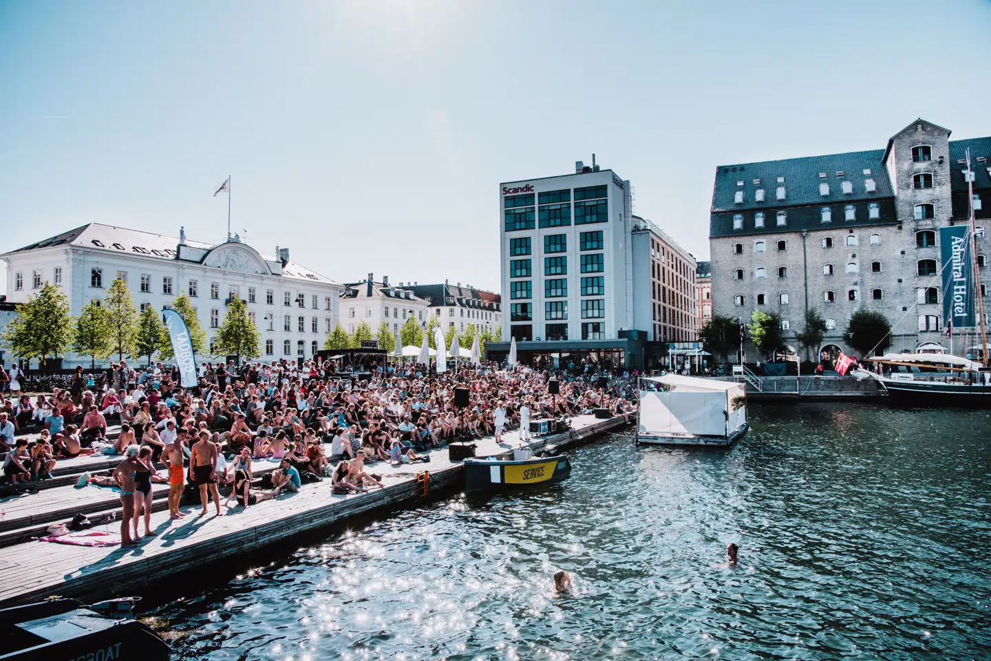 Klassisk på Kyssetrappen fandt sted første gang i 2017. Mens publikum befinder sig på land, står musikerne på en særlig pramscene.