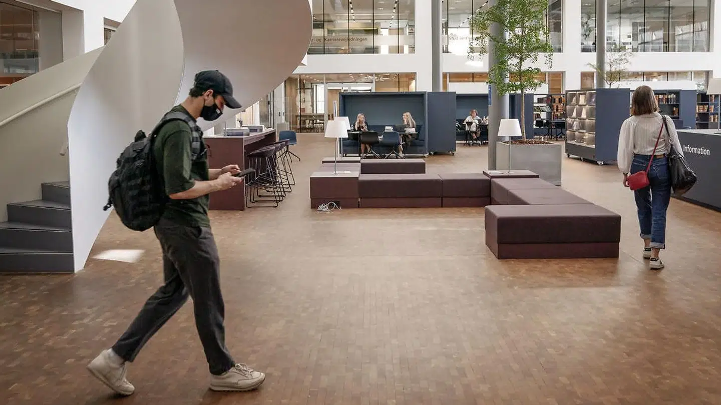 93.388 har i år søgt ind på en videregående uddannelse. Billedet er fra Det Juridiske Fakultet på Københavns Universitet.