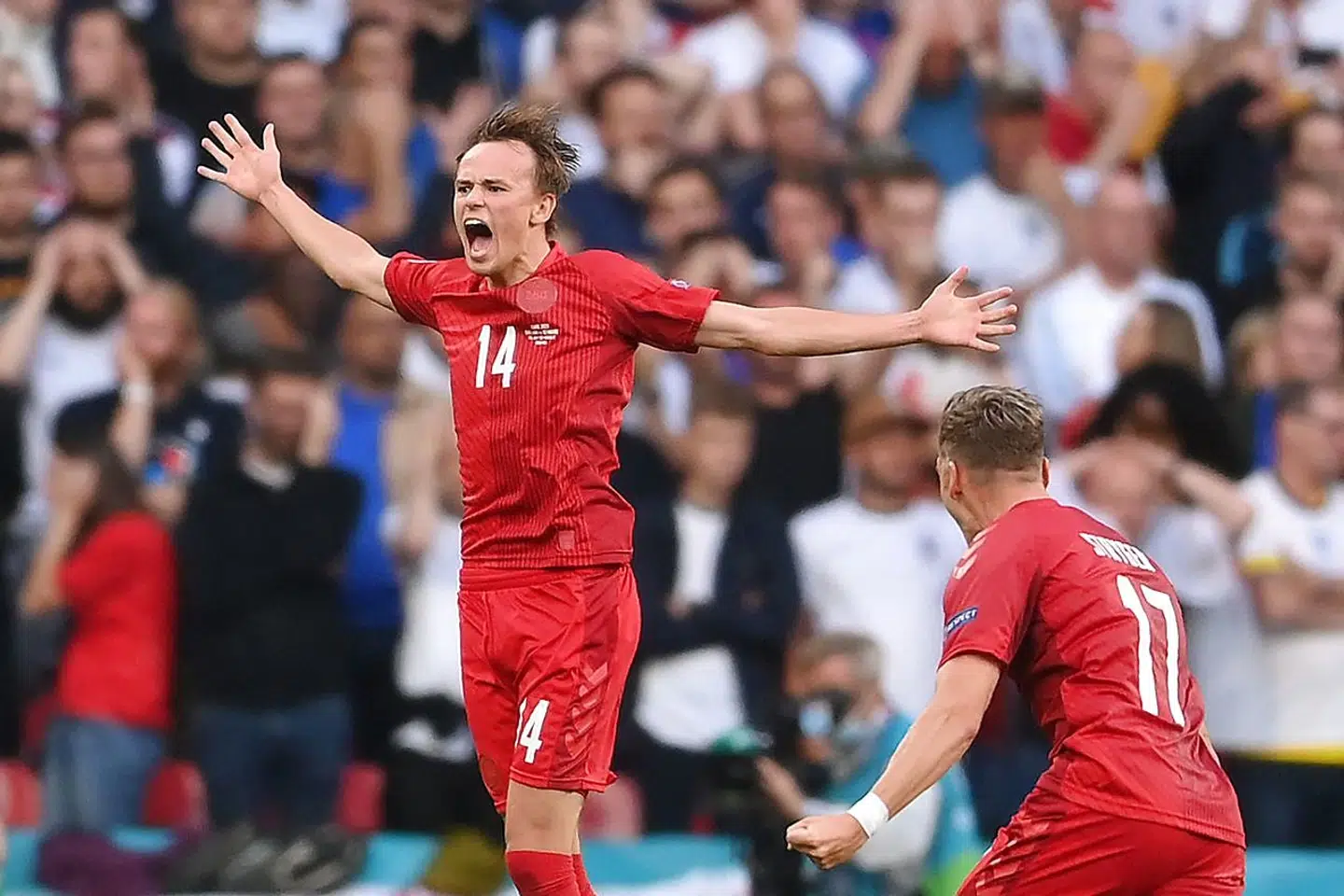 Mikkel Damsgaard fejrer EM-slutrundens første frisparksmål. Foto: Laurence GriffithsAFP.