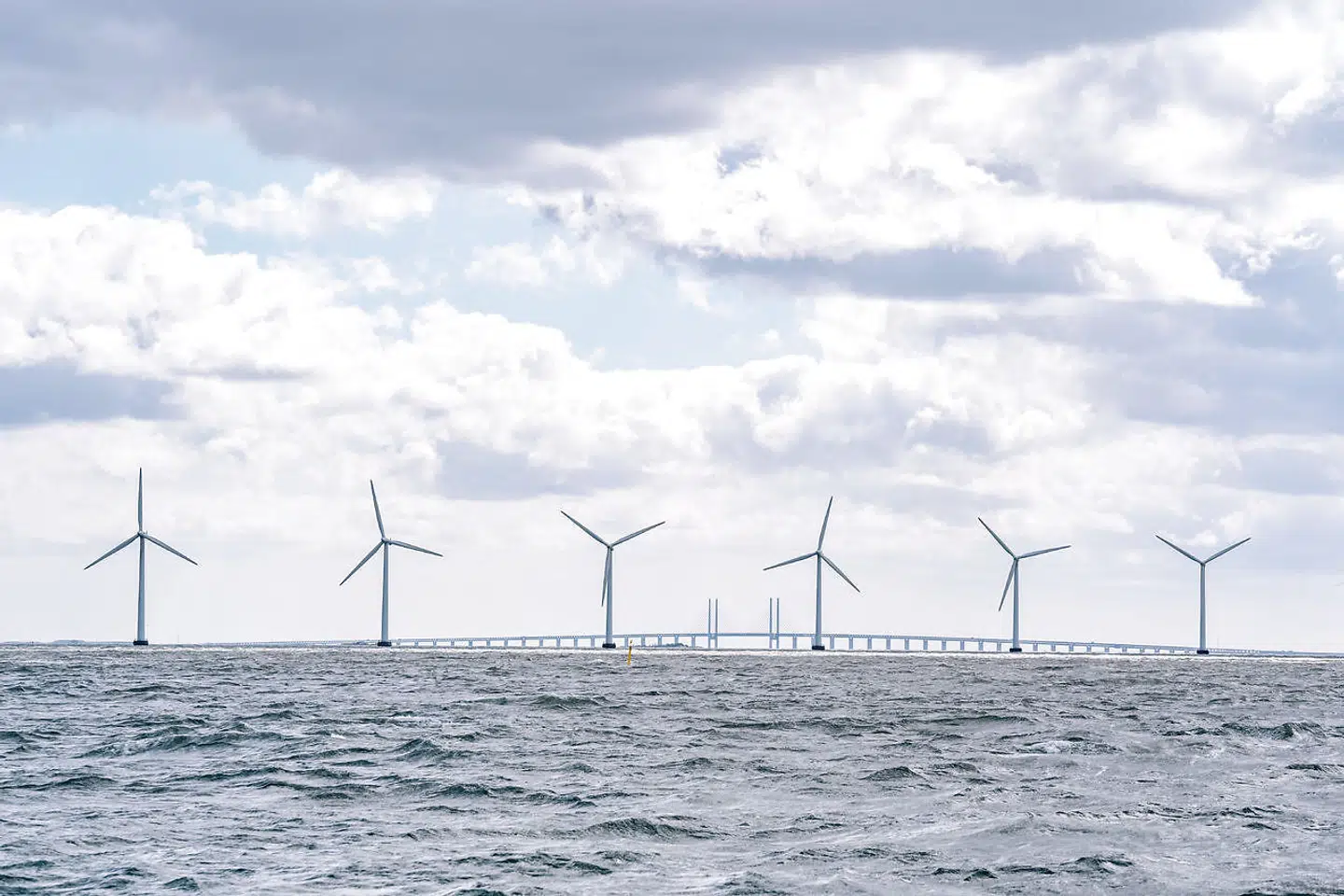 »Positivt er, at store projekter betyder store investeringer i omstillingen. Samtidig er det et problem, hvis kun enkelte, store spillere former Danmarks grønne omstilling,« skriver Jonathan Ries.