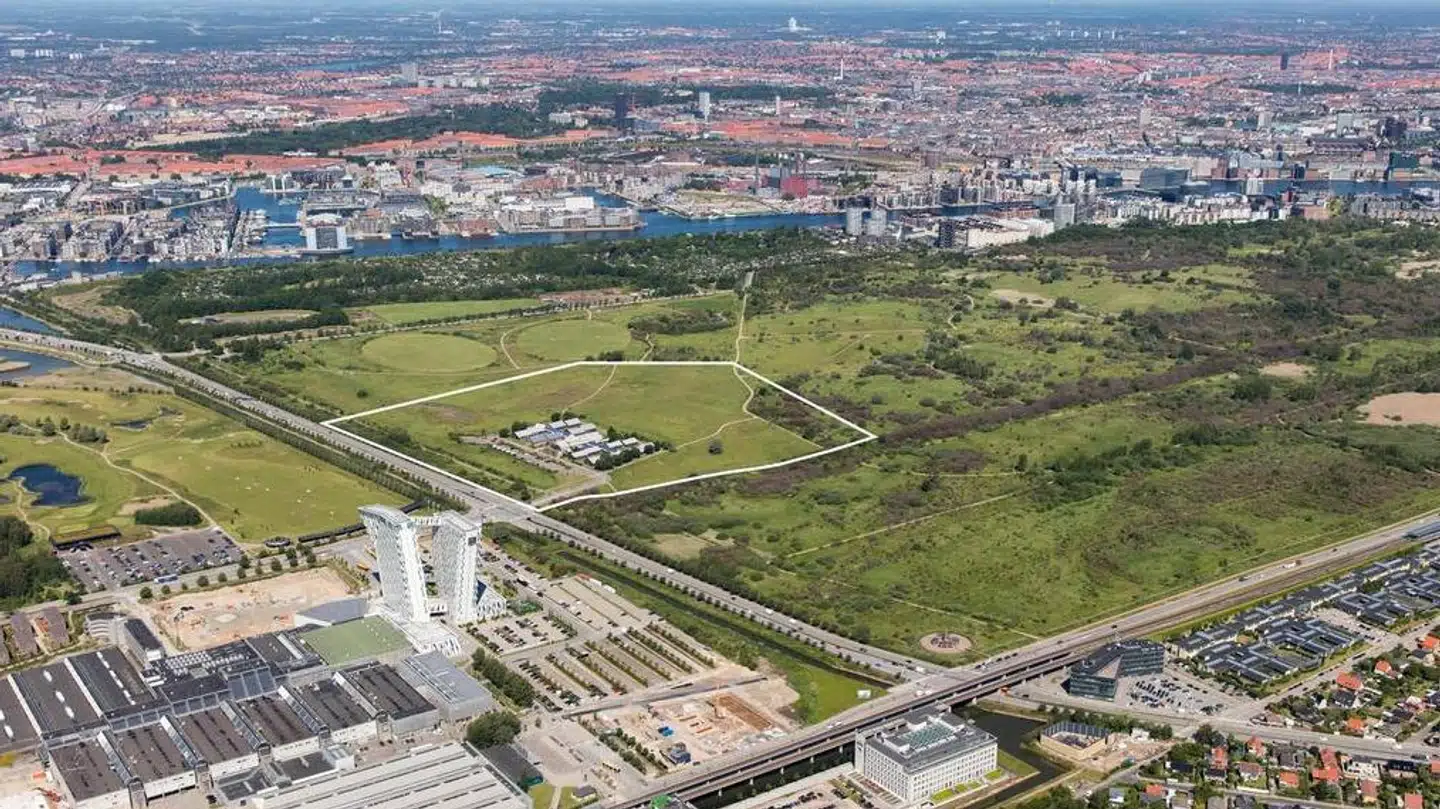 I området indtegnet med hvidt skal den kommende Fælledby på Amager Fælled opføres. Illustration: By & Havn