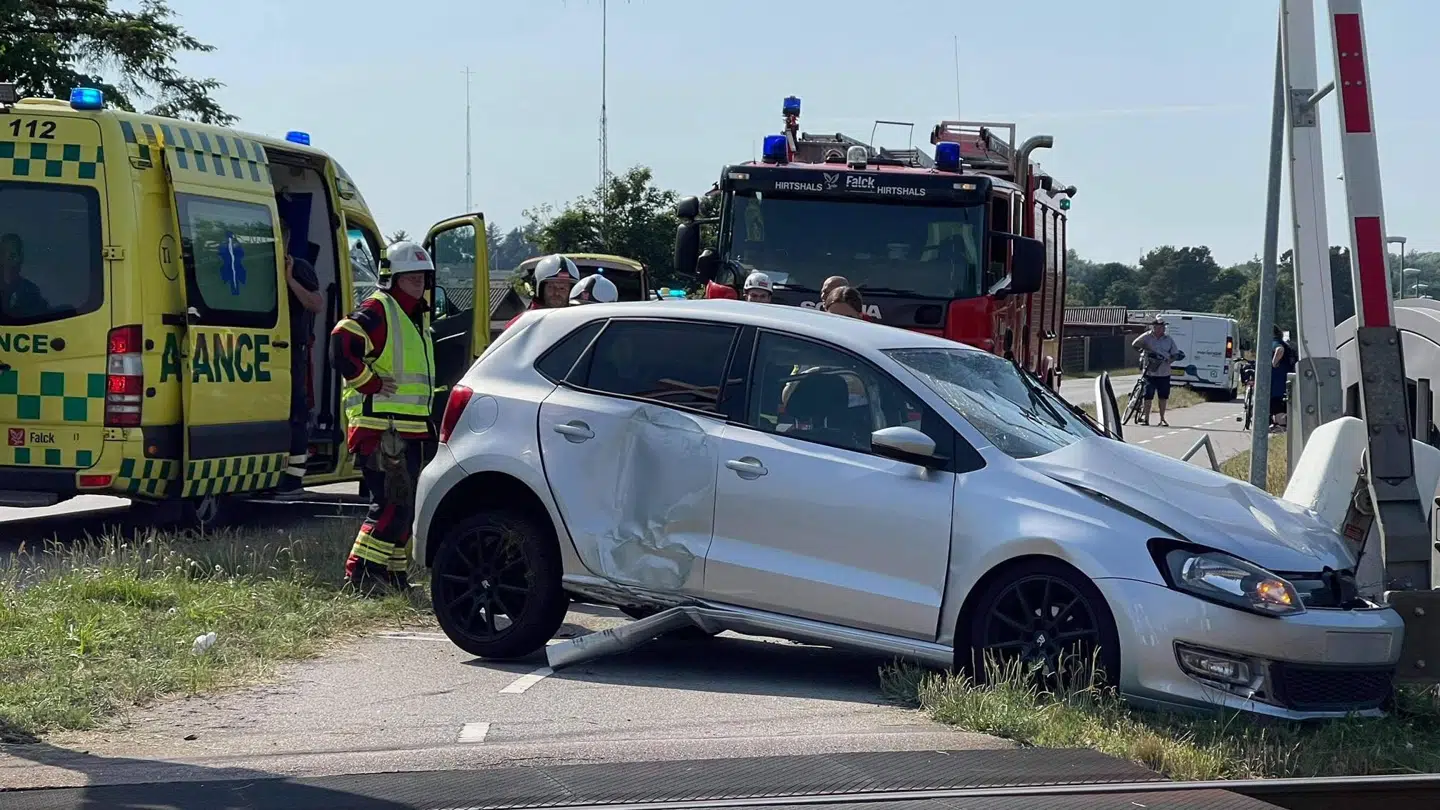 Føreren af den grå personbil er uden for livsfare. Foto. Presse-fotos.dk