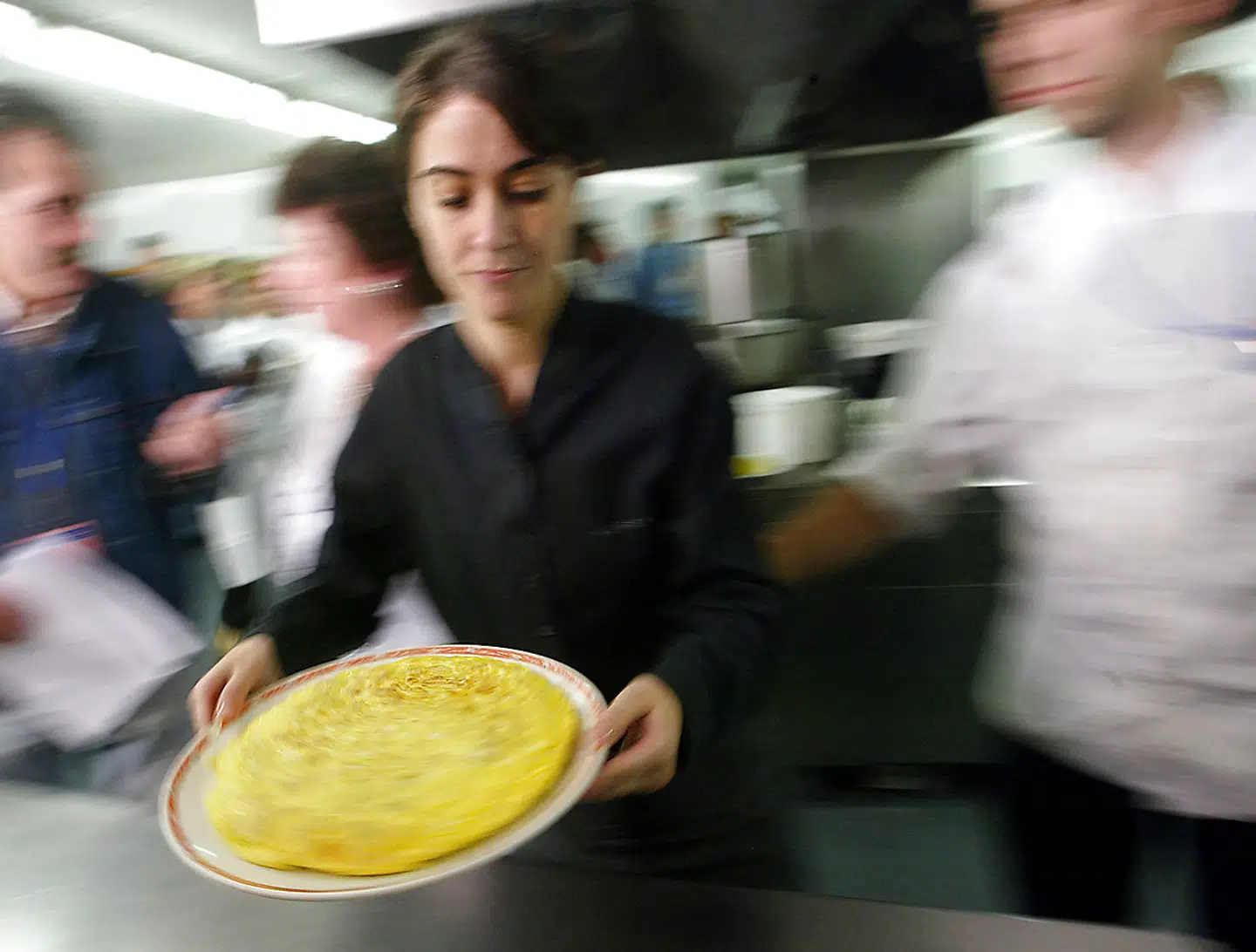 Tortillakonkurrence i Baskerlandet. En meningsmåling har nu én gang for alle afgjort Spaniens vigtigste gastronomiske hundeslagsmål, og nu drager eksperter politiske konsekvenser. Mest for sjov, men er der noget om snakken?