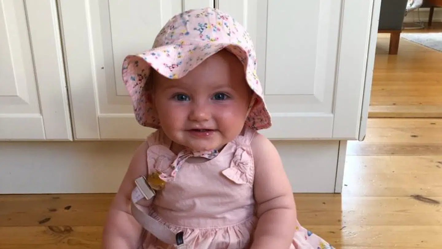 Melina fotograferet i sommeren 2019, hvor hun fyldte et år. (Privatfoto)