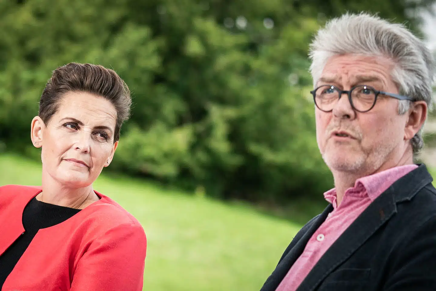 SFs politiske ordfører, Karsten Hønge, (her sammen med formand Pia Olsen Dyhr) kalder det gift for alle fremtidige overenskomstforhandlinger, hvis regeringen gør, som Enhedslisten vil have.