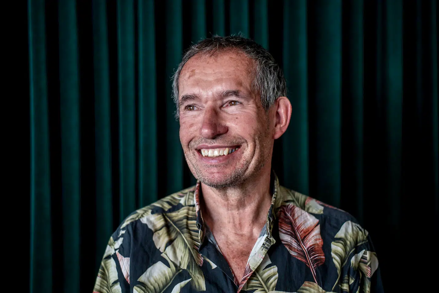 Forfatteren Carsten Jensen er sædvanligvis ikke bleg for at gå til stålet over for kældermennesker og socialdemokraterne. Men nu skruer han op for kritikken af regeringen, for han mener, at han fået øje på socialdemokraternes hedeste drømmescenarie.