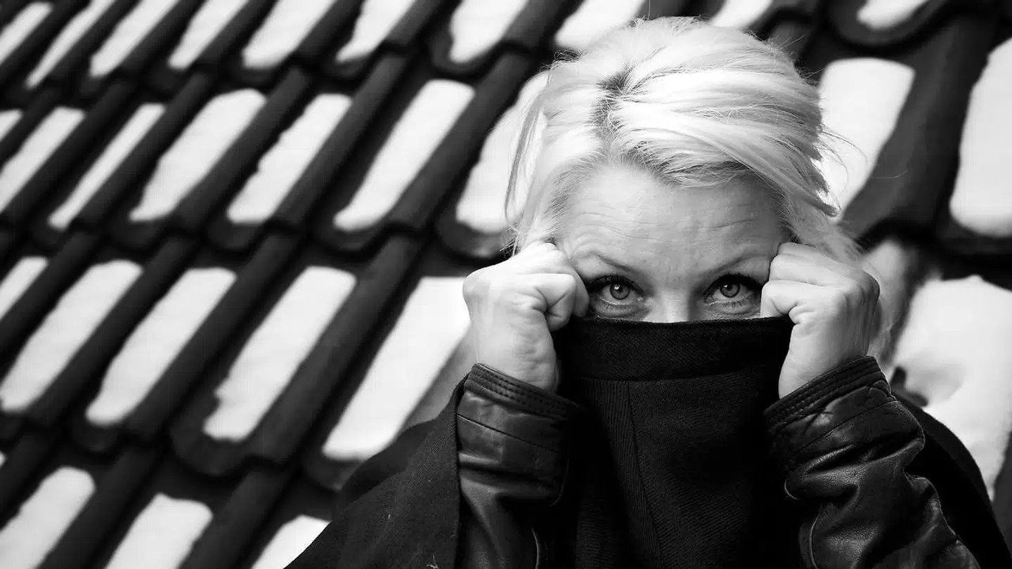 Skuespiller og tv-vært Signe Lindkvist siger i en podcast, at hun har fuppet med coronapas.