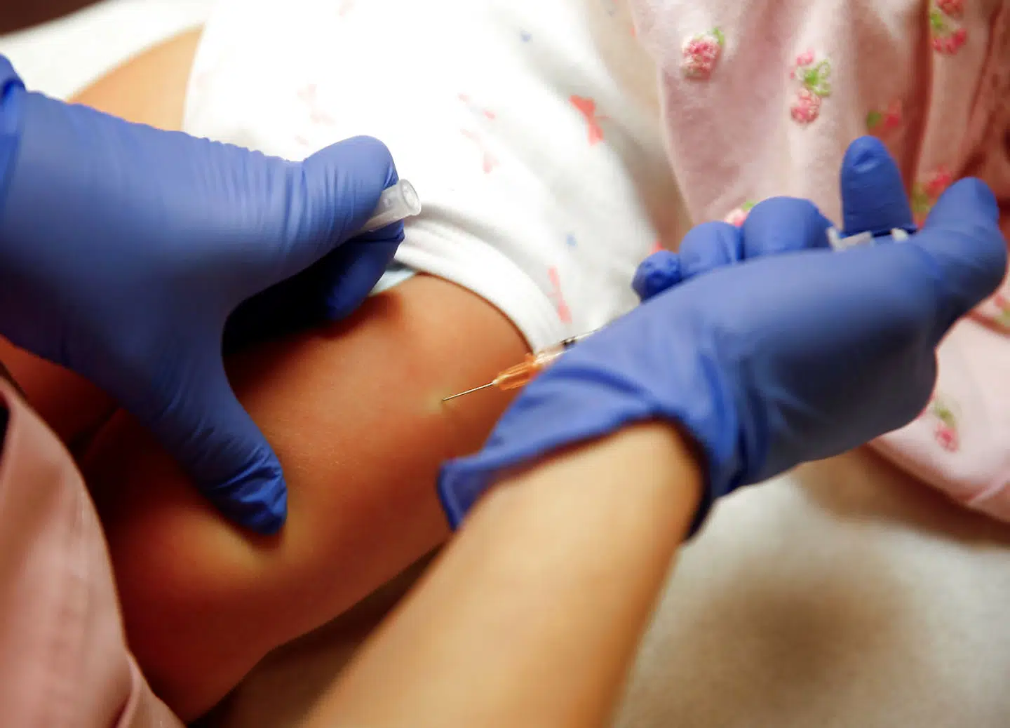 Alle børn fra alderen 12 år og op er nu blevet kaldt til vaccine. De 15-årige bestemmer selv, hvorvidt de vil vaccineres eller ej.