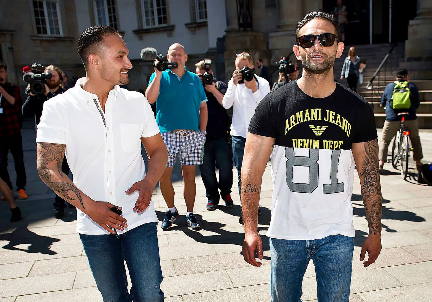 Sagen mod Gimi Levakovic i Højesteret. Her ses Levakovics søn Santino (tv.) og hans nevø foran Højesteret foran Højesteret 12. maj 2016, hvor det nu er afgjort, at den kroatiske statsborger Gimi Levakovic undgår at blive udvist. Anklagemyndigheden får dermed ikke medhold i deres påstand. (Foto: Nils Meilvang/Scanpix 2016)