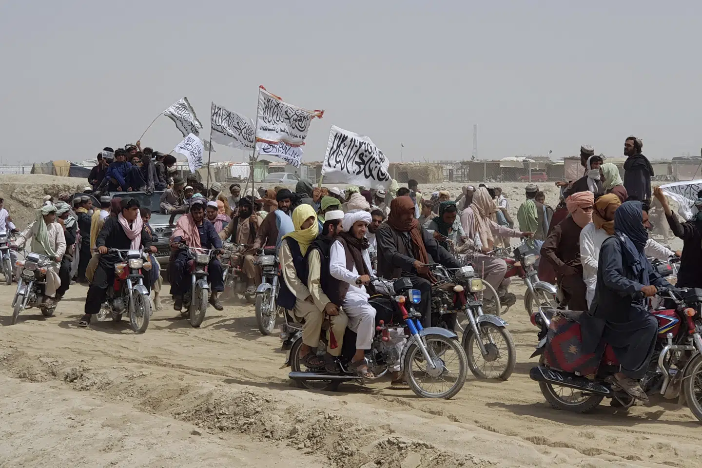 Taliban er på fremmarch i Afghanistan og det kan blive farligt for dem, der har hjulpet internationale styrker som de danske. Nu er et flertal på Christiansborg enige om en aftale, der skal hjælpe de tidligere danske ansatte i landet. Tariq Achakzai/Ritzau Scanpix