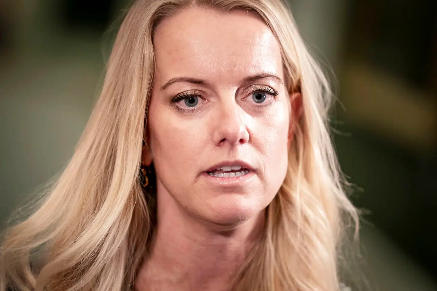 »Et statsfinansieret medie som DR er jo i den grad konkurrenceforvridende i forhold til andre private medier, som i højere grad skal leve på markedsvilkår,« har Pernille Vermund, partiformand for Nye Borgerlige, sagt for nylig. Hun ønsker at nedlægge DR, som vi kender det i dag. For eksempel ved at sælge det.