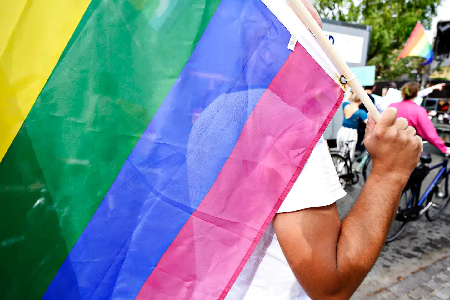 Fremskridt sker, når det store fællesskab stiller sig ved siden af de undertrykte. Også hvis de ikke selv aner, hvad det vil sige at have gået i de sko. ISÆR, hvis de ikke aner det, mener Andreas Gylling Æbelø.