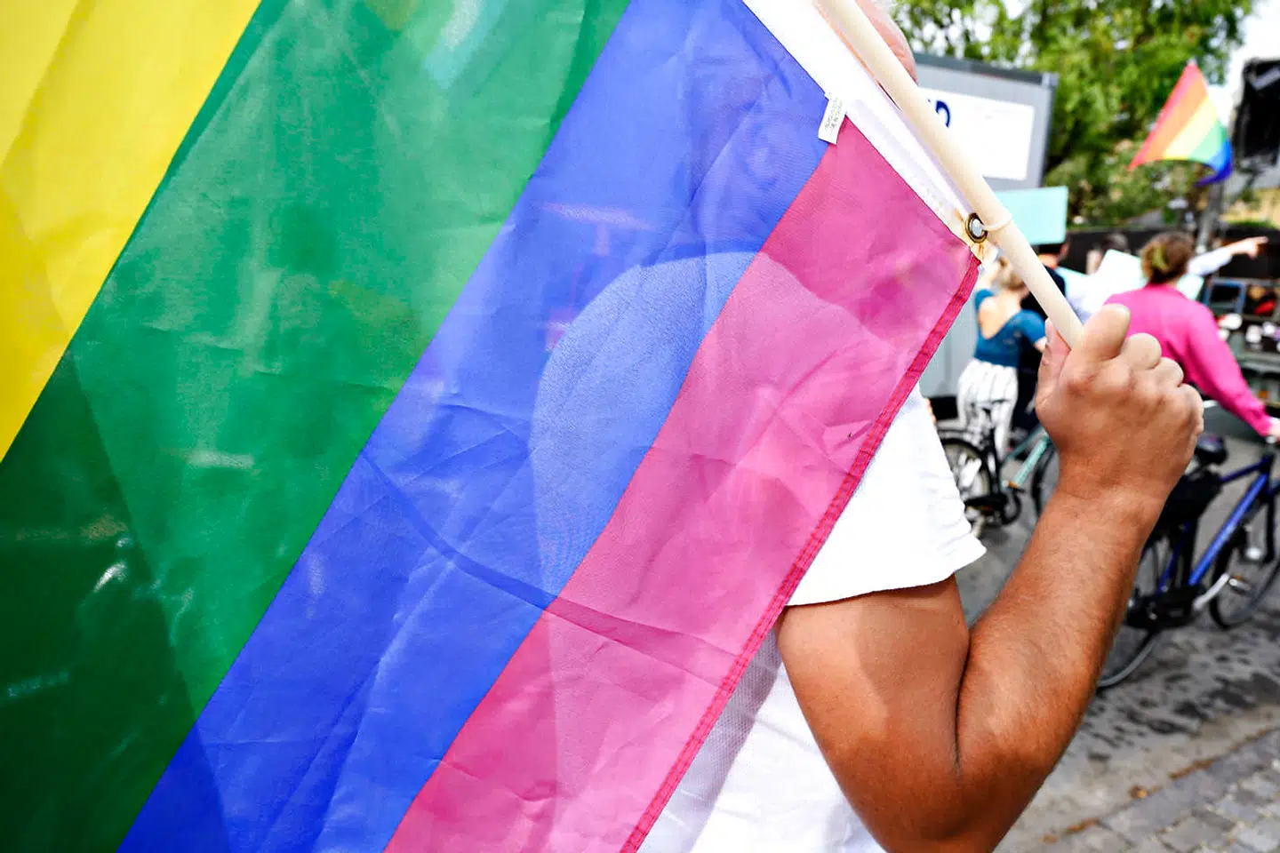 Fremskridt sker, når det store fællesskab stiller sig ved siden af de undertrykte. Også hvis de ikke selv aner, hvad det vil sige at have gået i de sko. ISÆR, hvis de ikke aner det, mener Andreas Gylling Æbelø.