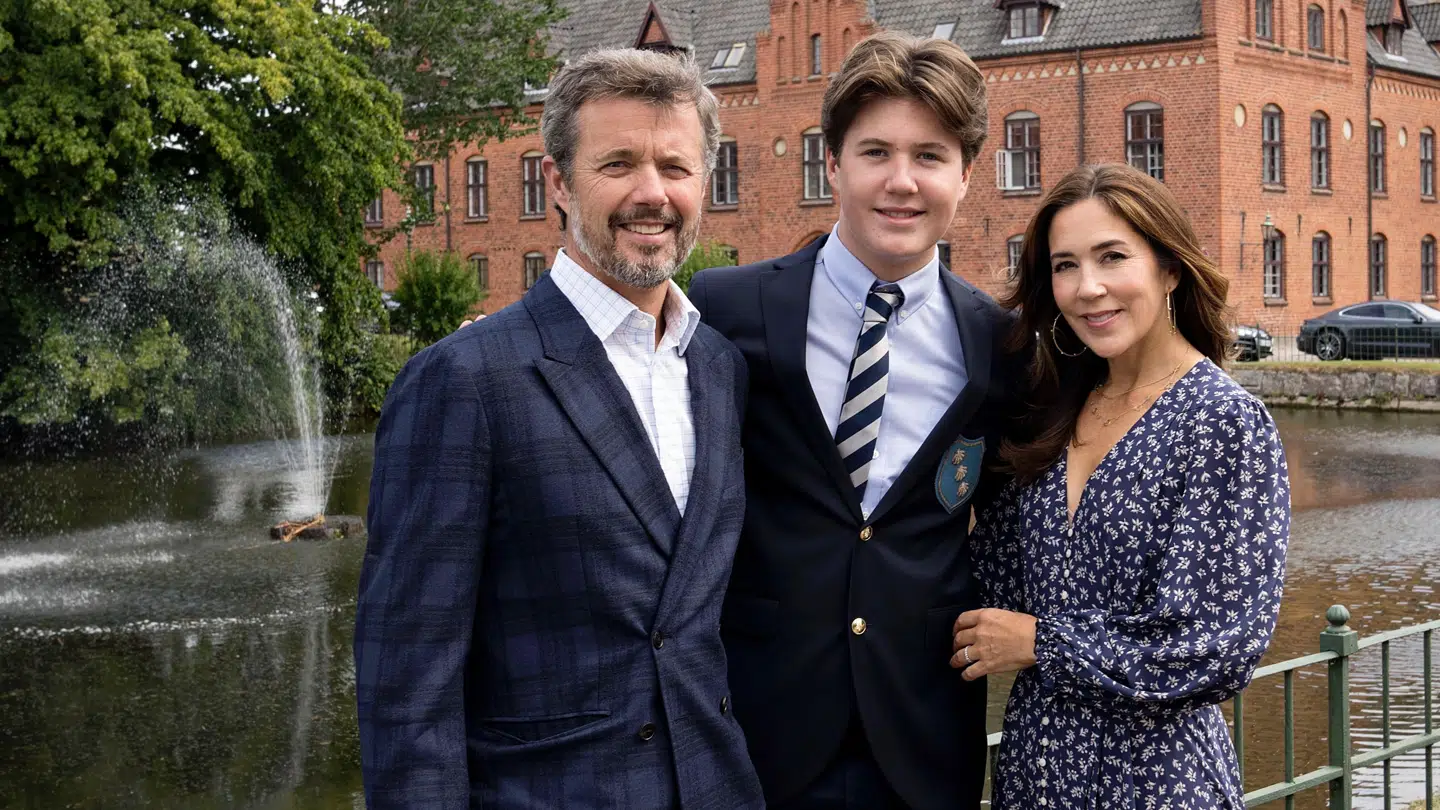 De stolte forældre med sønnike.