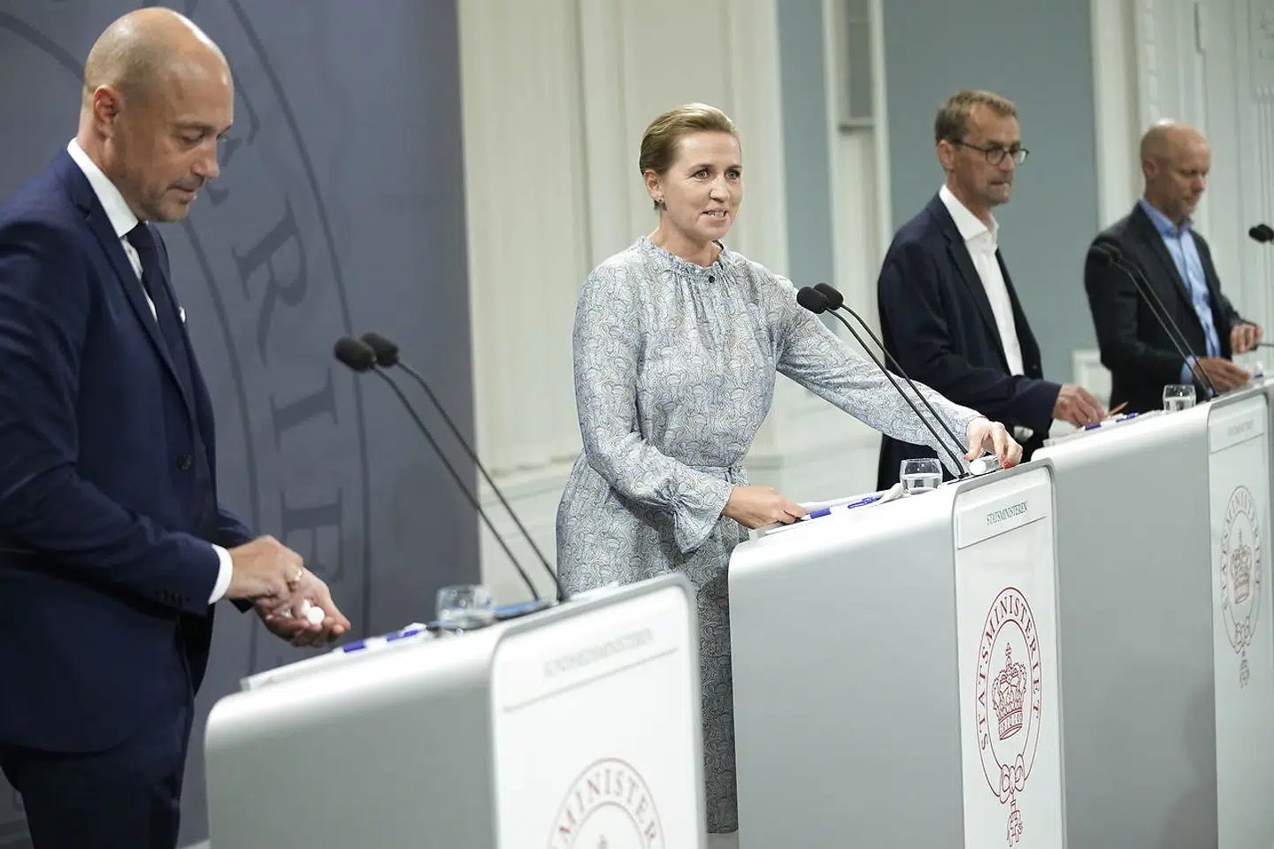 Regeringen og Bavarian Nordic har indgået en aftale om finansieringen af et fase 3-forsøg med den danske vaccine ABNCoV2. med op til 800 millioner kroner. En stor del af det beløb skal dog tilbagebetales, såfremt vaccinen bliver godkendt til markedsføring af myndighederne.