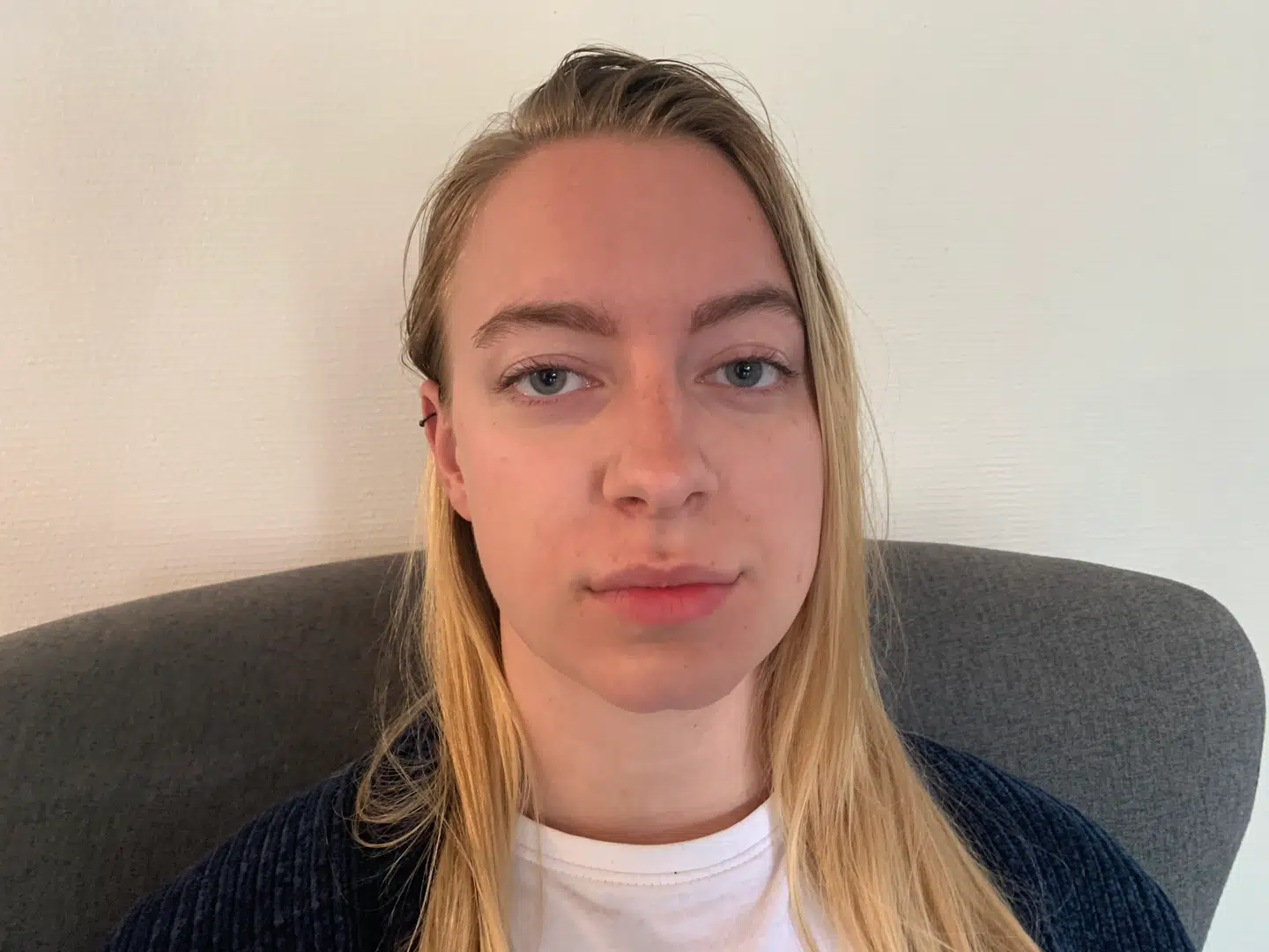 Jeanica Holm Christensen fra Helsingør er et af de ofre, der har mærket den lange ventetid hos politiet. Den 8. november sidste år fik ekskæresten dom for i al hemmelighed at have optaget ret intim video med hende, da hun var 17 år, og sendt den til pornosiden Pornhub.com, hvor den blev bragt. Men på grund af ventetid på mere end 700 dage fik ekskæresten mildere straf, hvilket har ramt hendes retsfølelse ret hårdt. Foto: Thomas Nørmark Krog