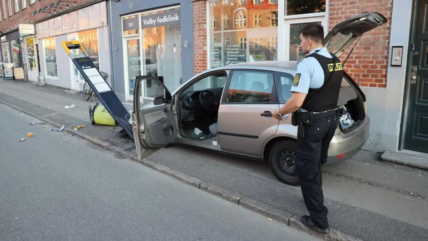 Her er bilen, der blev stoppet af busskiltet. Foto: Presse-fotos.dk