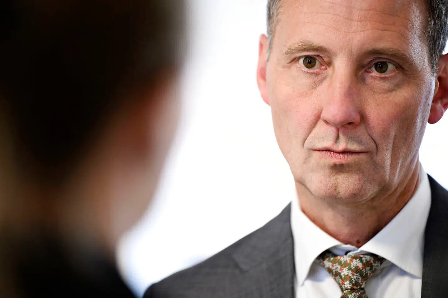 »Jeg kan ikke tage nok afstand fra, at hærdede kriminelle på den måde overfalder personalet, blot fordi de passer deres arbejde. Det skal vi på ingen måde acceptere,« skriver justitsminister Nick Hækkerup (S) i et svar til Folketinget. (Foto: Philip Davali/Ritzau Scanpix)