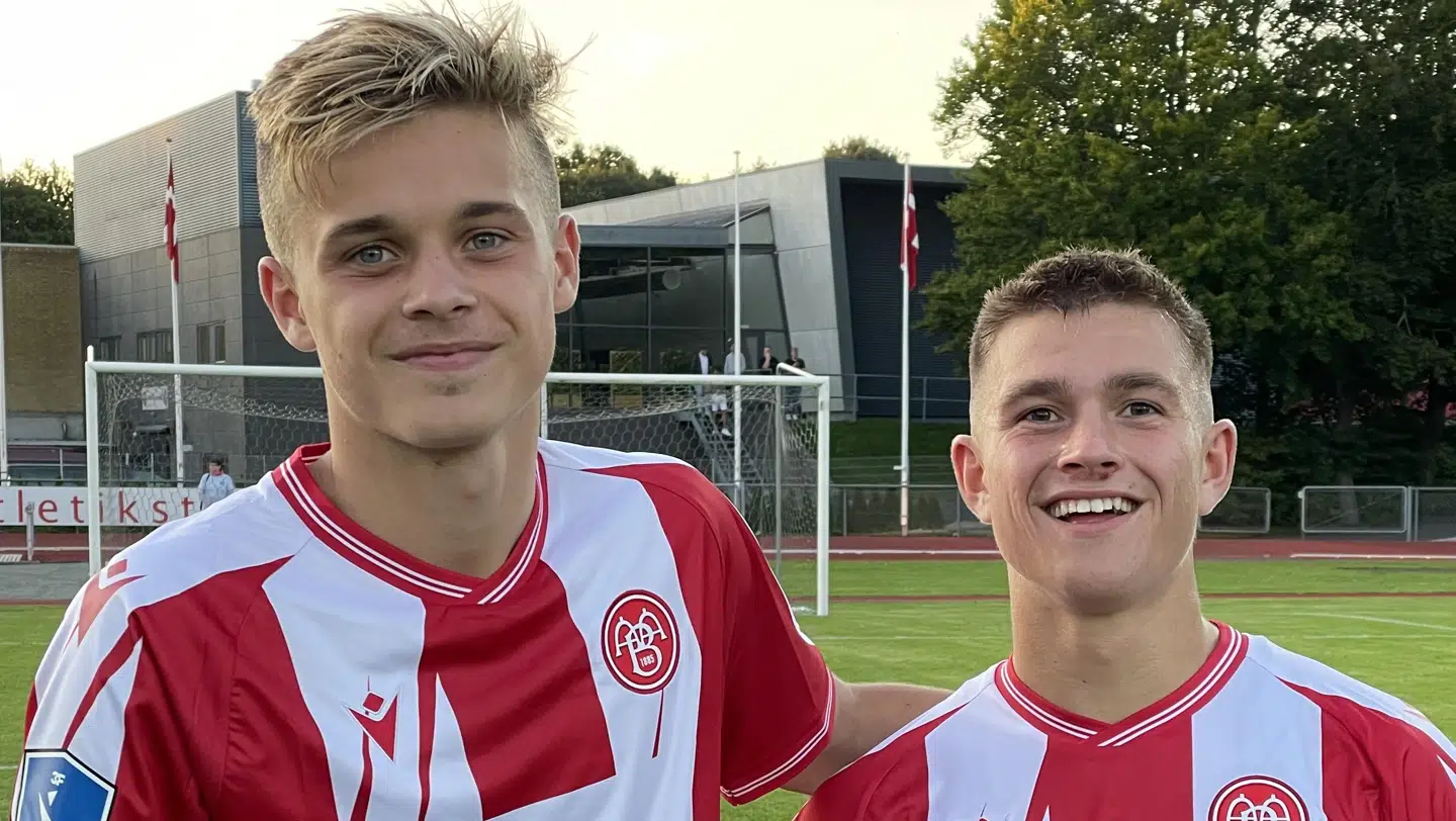 Oliver Ross(tv.), fik debut i pokalsejren over FUIK sammen med Casper Gedsted. Den 16-årige scorede to mål. (Foto: AaB)